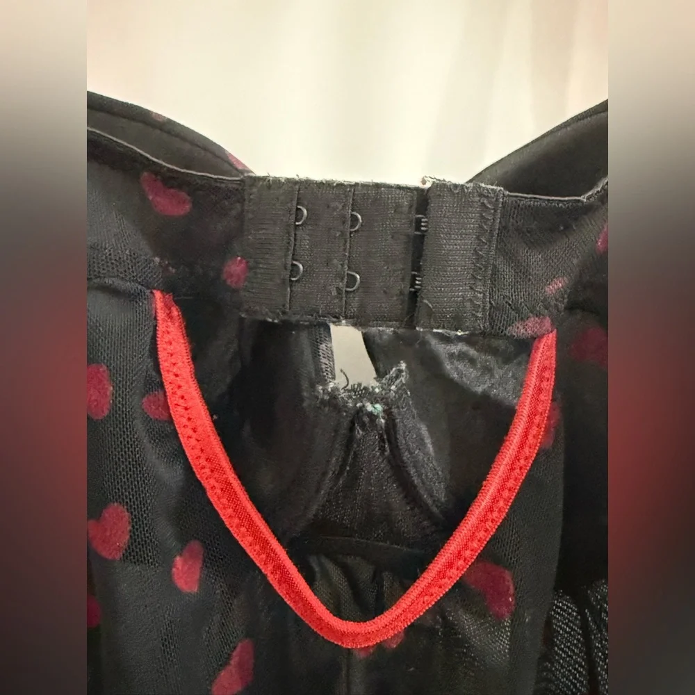 Per Lei black + red mesh babydoll lingerie top w/ lace and flocked hearts